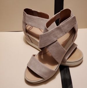 CUTE COMFY SANDALS